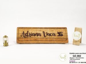 Gafete para escritorio Adriana